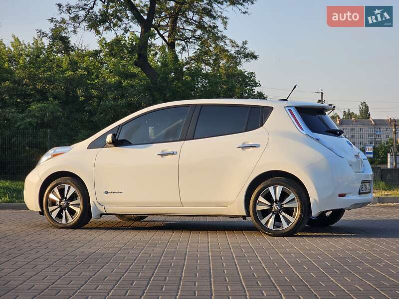 Хетчбек Nissan Leaf 2013 в Дніпрі