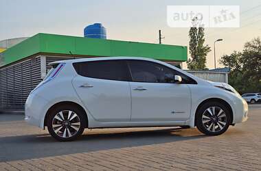 Хэтчбек Nissan Leaf 2013 в Днепре