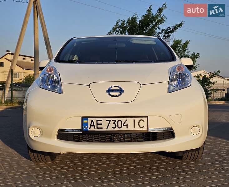 Хетчбек Nissan Leaf 2013 в Дніпрі