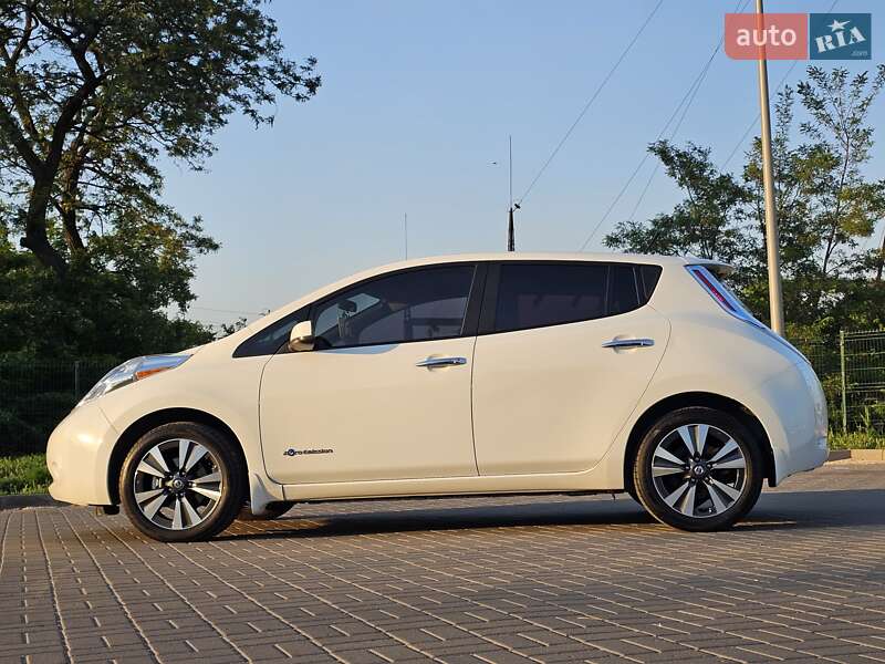 Хетчбек Nissan Leaf 2013 в Дніпрі