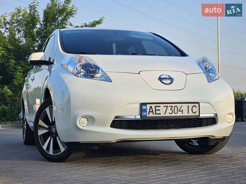 Хетчбек Nissan Leaf 2013 в Дніпрі
