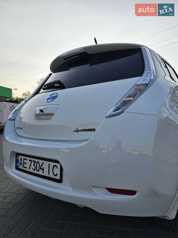 Хетчбек Nissan Leaf 2013 в Дніпрі