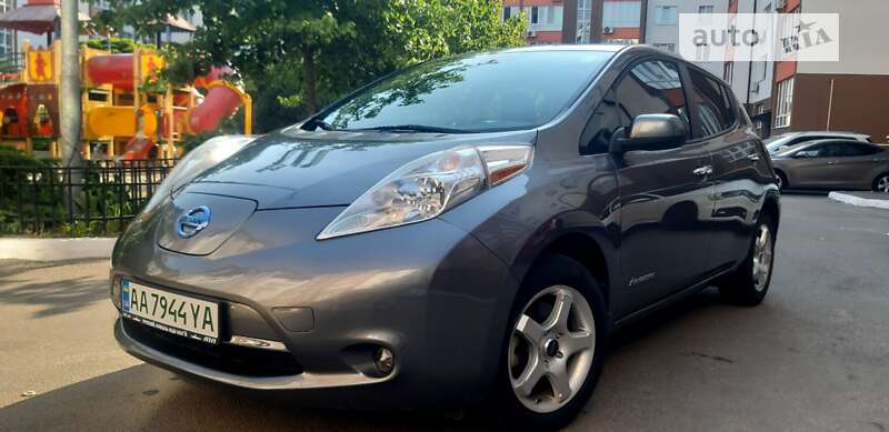 Хетчбек Nissan Leaf 2015 в Києві