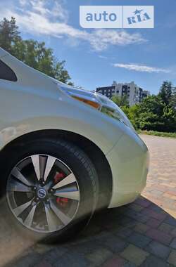 Хэтчбек Nissan Leaf 2013 в Тернополе