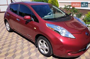 Хэтчбек Nissan Leaf 2013 в 