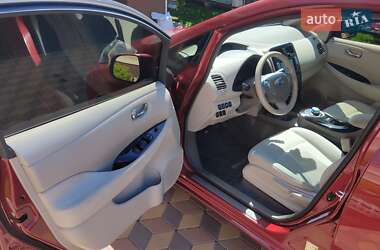 Хэтчбек Nissan Leaf 2013 в 