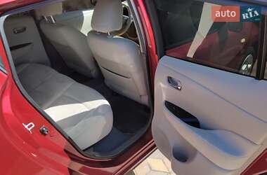 Хэтчбек Nissan Leaf 2013 в 