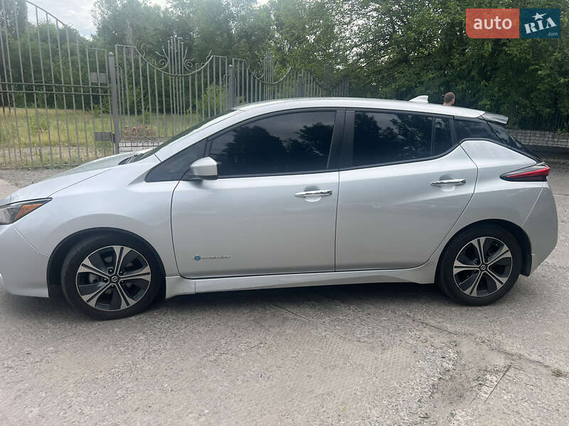 Хэтчбек Nissan Leaf 2019 в Днепре
