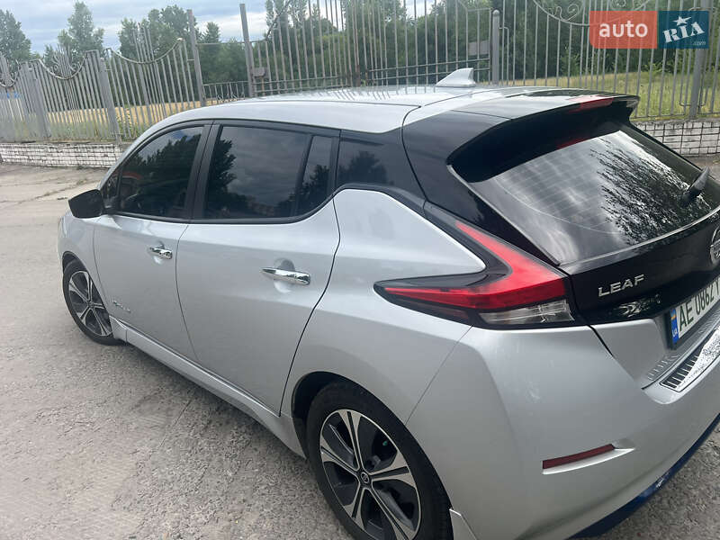 Хетчбек Nissan Leaf 2019 в Дніпрі