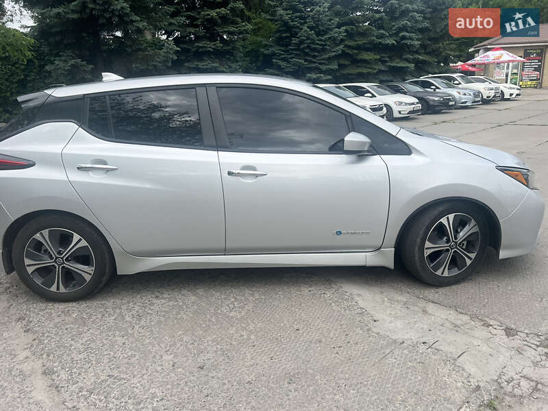 Хетчбек Nissan Leaf 2019 в Дніпрі