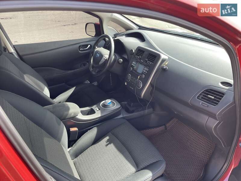 Хэтчбек Nissan Leaf 2014 в Полтаве
