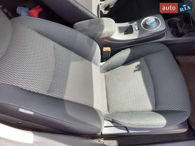 Хэтчбек Nissan Leaf 2014 в Полтаве