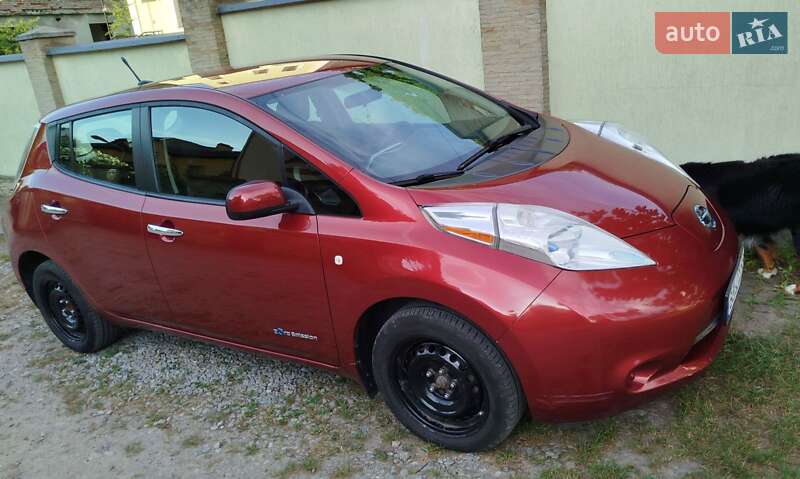 Хэтчбек Nissan Leaf 2014 в Львове
