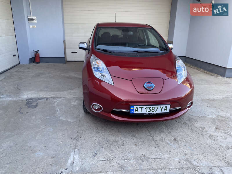 Хэтчбек Nissan Leaf 2016 в Снятине