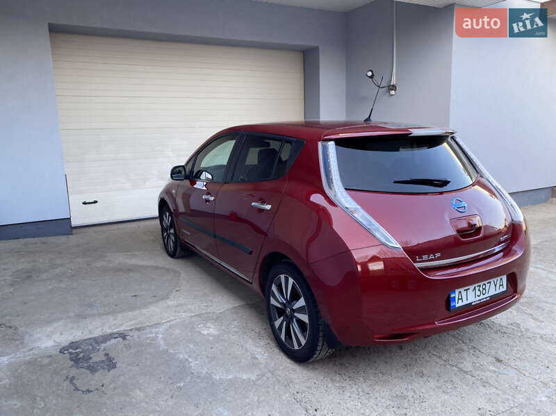 Хэтчбек Nissan Leaf 2016 в Снятине