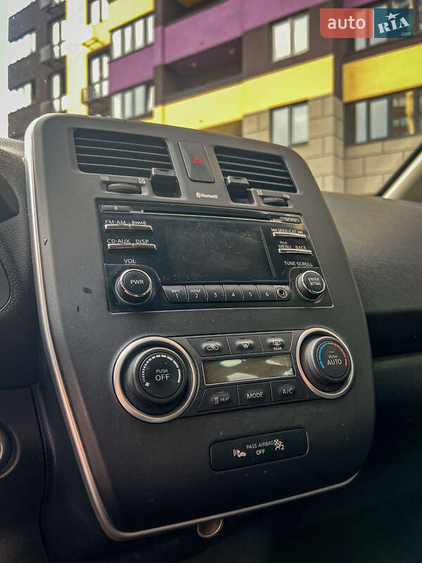 Хетчбек Nissan Leaf 2014 в Києві