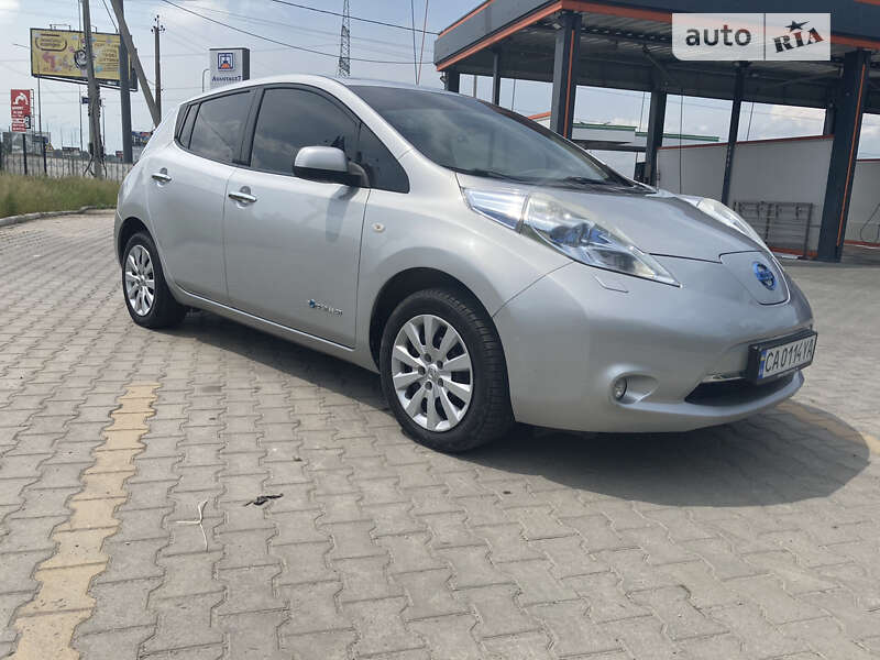 Хэтчбек Nissan Leaf 2011 в Ирпене