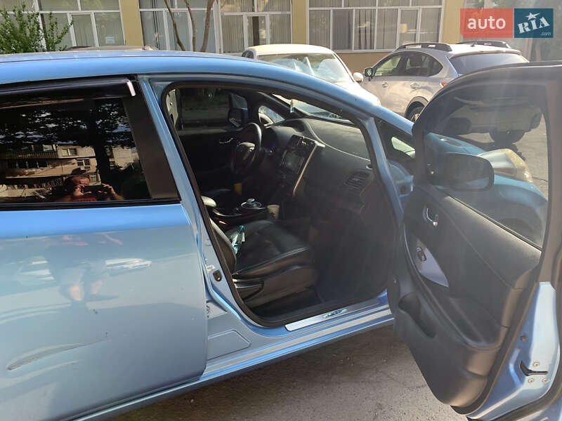 Хэтчбек Nissan Leaf 2013 в Одессе