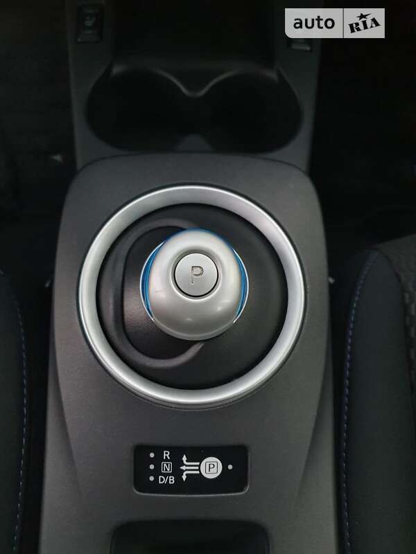 Хэтчбек Nissan Leaf 2015 в Днепре