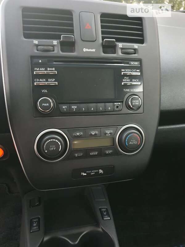 Хэтчбек Nissan Leaf 2015 в Днепре