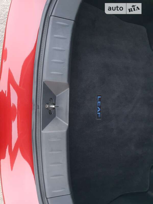 Хэтчбек Nissan Leaf 2015 в Днепре