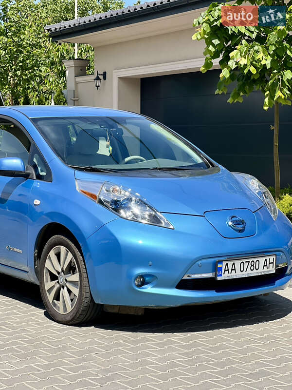 Хэтчбек Nissan Leaf 2013 в Одессе