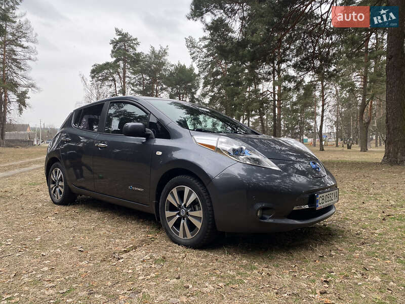 Хетчбек Nissan Leaf 2013 в Чернігові