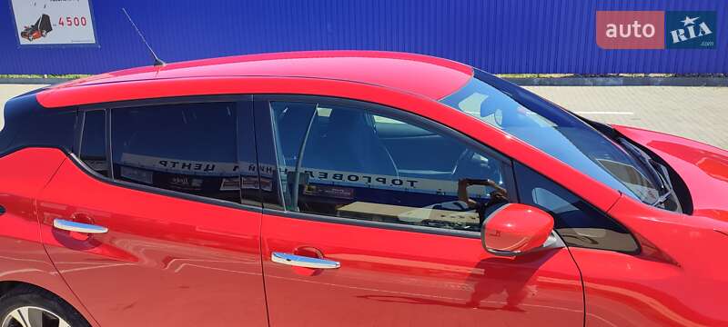 Хетчбек Nissan Leaf 2018 в Долині