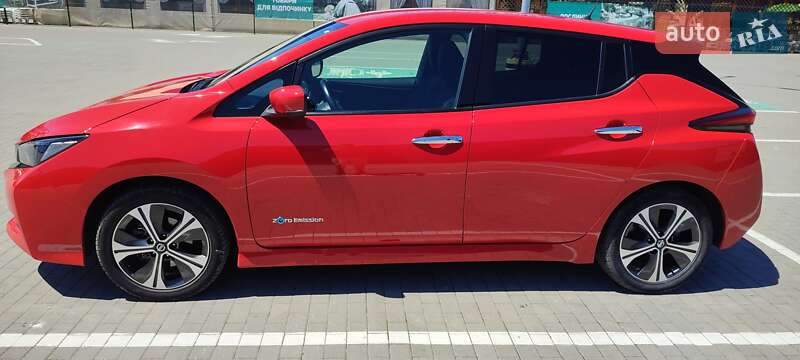 Хетчбек Nissan Leaf 2018 в Долині