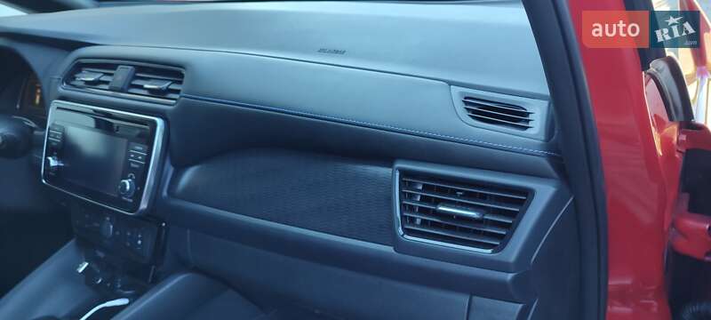 Хетчбек Nissan Leaf 2018 в Долині