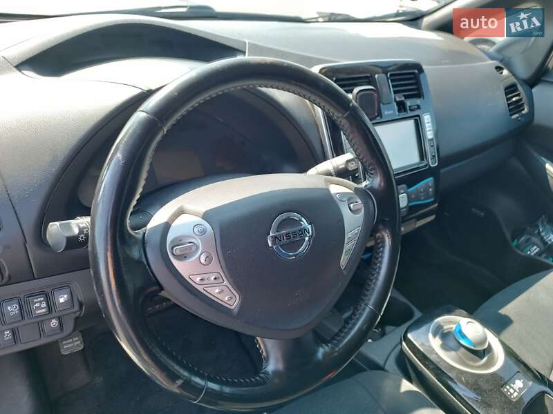 Хэтчбек Nissan Leaf 2015 в Луцке