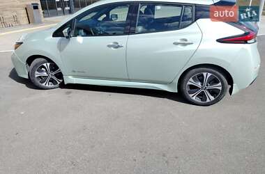 Хэтчбек Nissan Leaf 2018 в Киеве