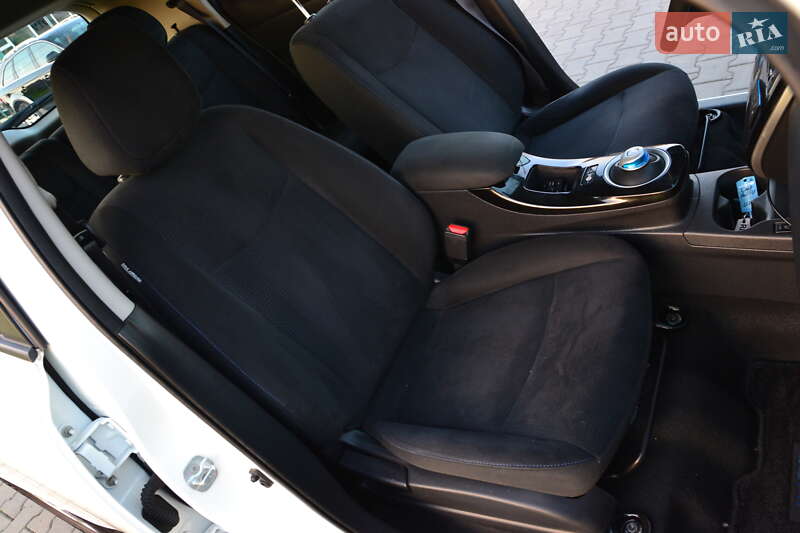Хэтчбек Nissan Leaf 2016 в Луцке