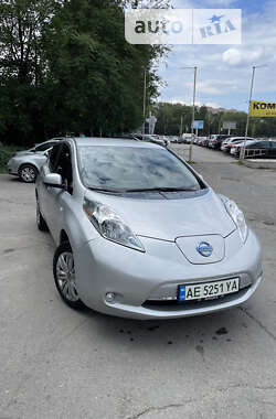 Хэтчбек Nissan Leaf 2016 в Днепре