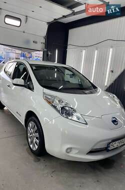Хэтчбек Nissan Leaf 2014 в 