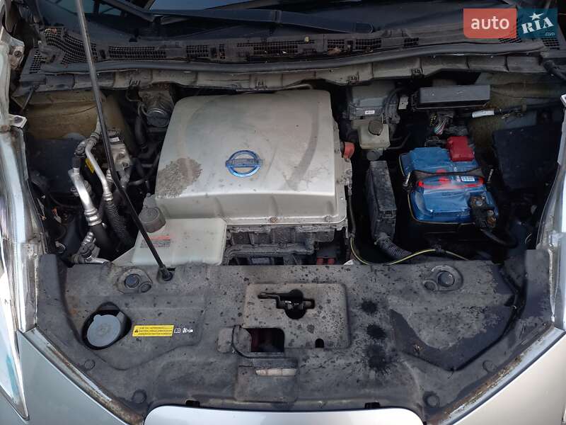 Хэтчбек Nissan Leaf 2015 в Киеве