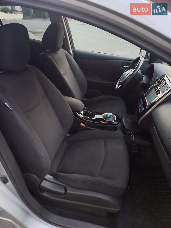 Хэтчбек Nissan Leaf 2015 в Киеве