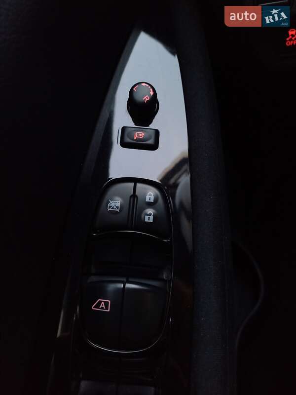 Хэтчбек Nissan Leaf 2015 в Киеве