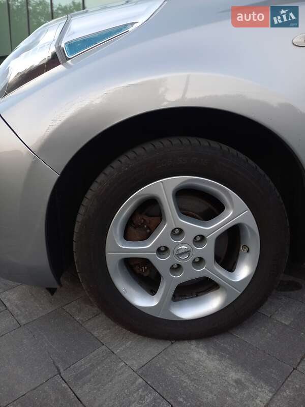 Хэтчбек Nissan Leaf 2015 в Киеве