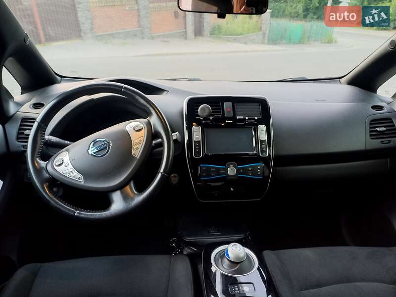 Хэтчбек Nissan Leaf 2015 в Киеве