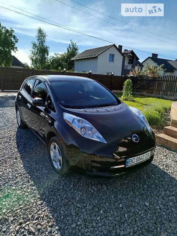 Хэтчбек Nissan Leaf 2015 в Львове