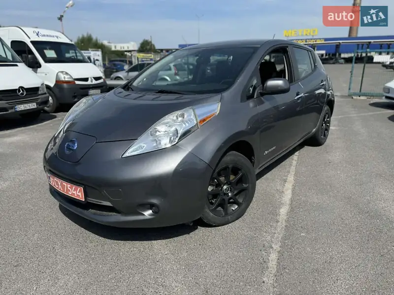 Хэтчбек Nissan Leaf 2015 в 