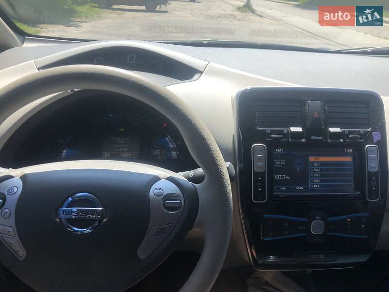 Хэтчбек Nissan Leaf 2011 в Житомире
