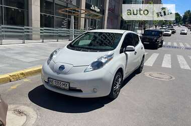 Хетчбек Nissan Leaf 2015 в Дніпрі