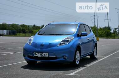 Хэтчбек Nissan Leaf 2010 в Ровно