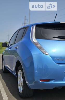 Хэтчбек Nissan Leaf 2010 в Ровно