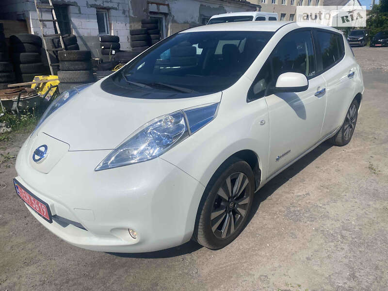 Хэтчбек Nissan Leaf 2017 в Дубно