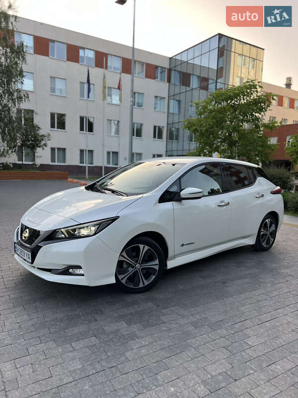 Хэтчбек Nissan Leaf 2017 в Одессе