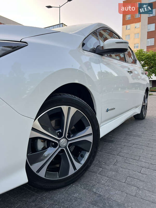 Хэтчбек Nissan Leaf 2017 в Одессе