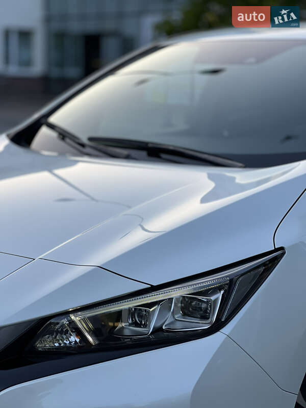 Хэтчбек Nissan Leaf 2017 в Одессе
